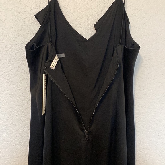 Alice + Olivia Black Mayer Ruffle Front Dress with Slit - 2 - Picture 6 of 8